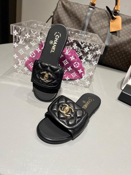 Klapki Chanel black leather