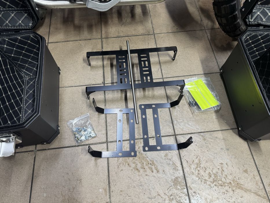 Кофри для мотоцикла бокові + кріплення