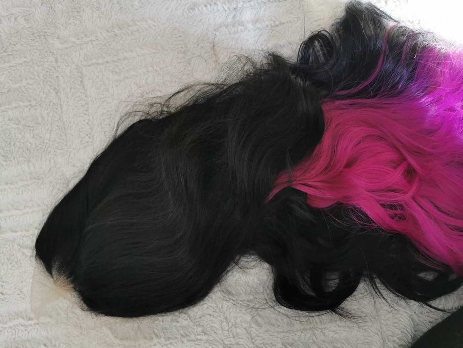 Peruka lace front głęboka czerń + pasma róż 65 cm