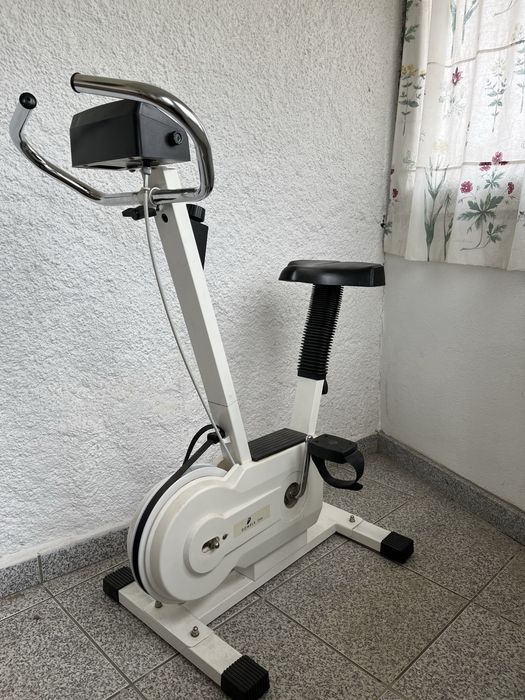Stationary Bicycle464322415496407041