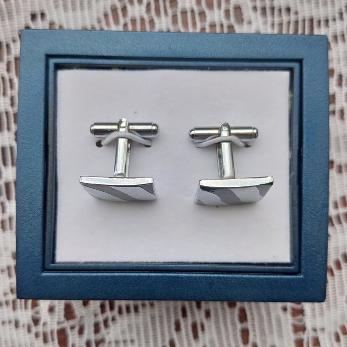 Запонки із США..