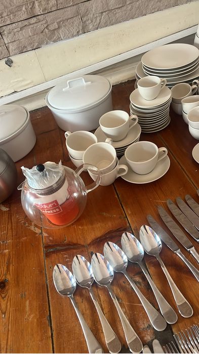 Servico de pratos e outros