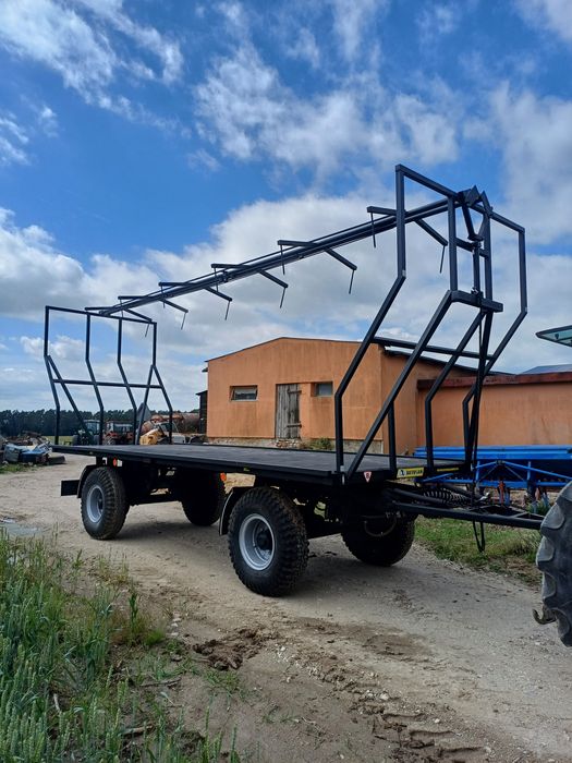 Przyczepa  do balotów słomy