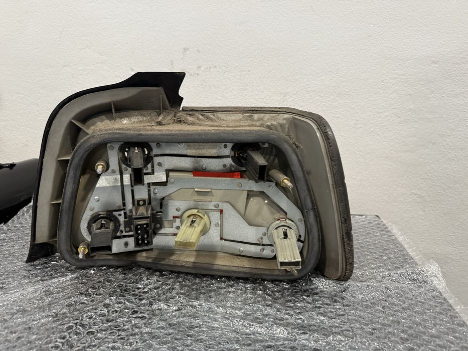 farolim traseiro esquerdo BMW e36 sedan