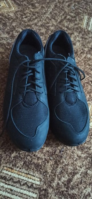 Продам кросівки поліція