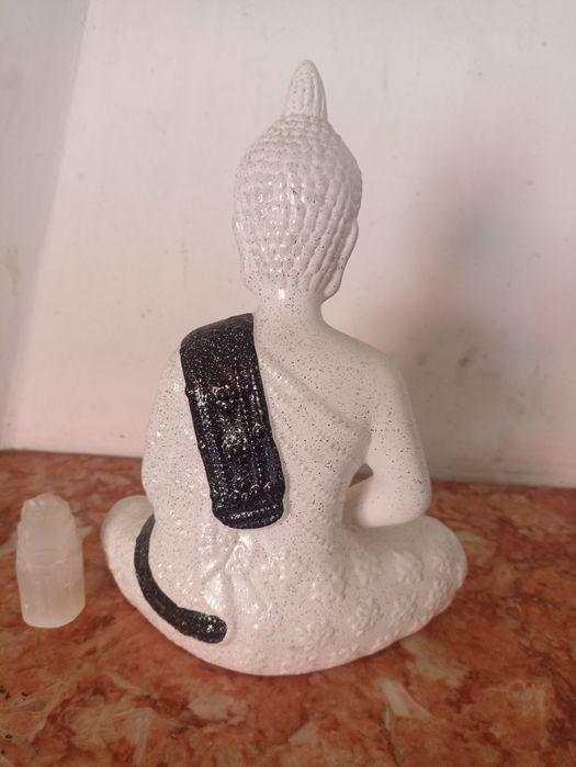 Vendo  bonita estatueta em excelente estado