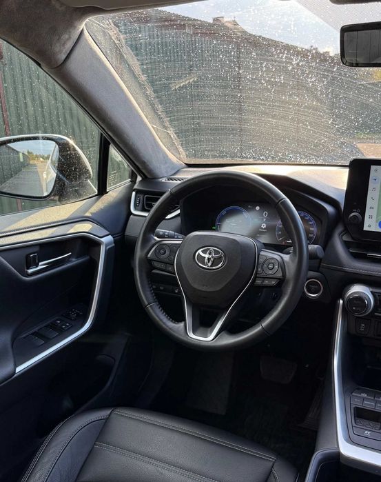 Продам автомобіль Toyota RAV4 2023 року