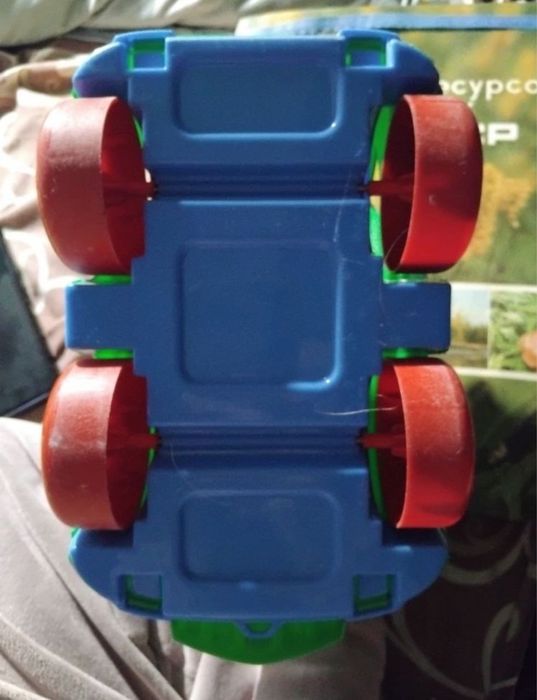 Детская игрушка машинка