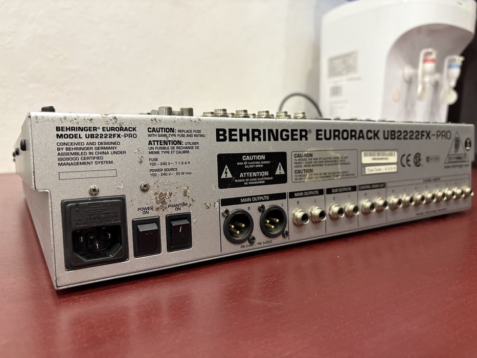 Микшерный пульт Behringer UB2222FX-Pro