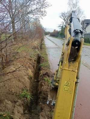 Transport, minikoparka, wiertnica, młot hydrauliczny, przyczepka