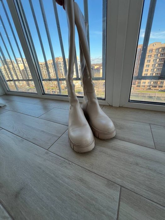 Продаю білі сапожки 39р