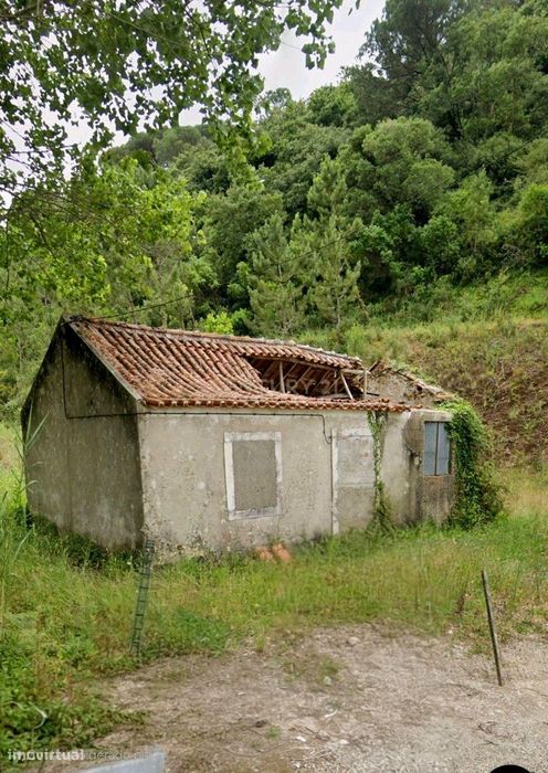 Oportunidade Única Moradia  com terreno para Recuperar