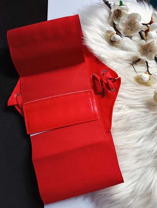 Szeroki czerwony pasek damski