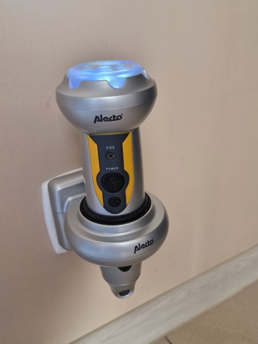 Latarka Led z adapterem do ładowania