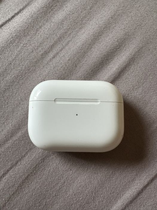 Продам Apple airpods pro з одним навушником