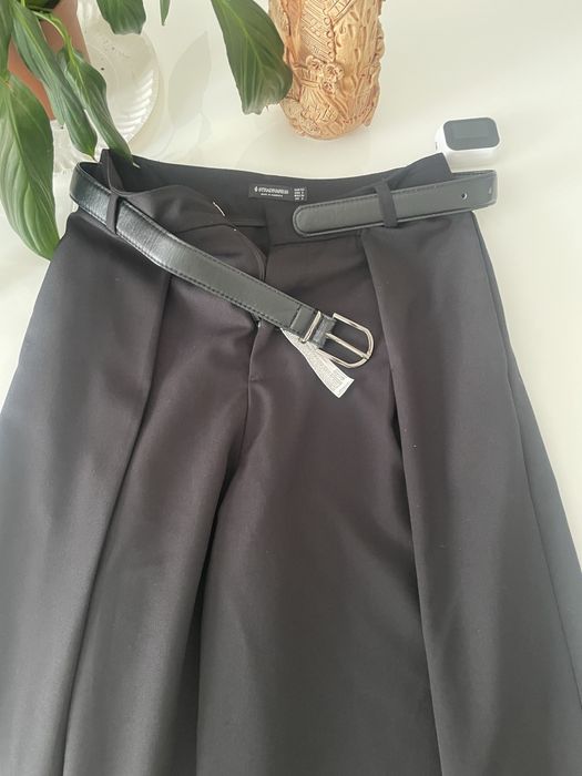 Брюки палаццо Stradivarius.
