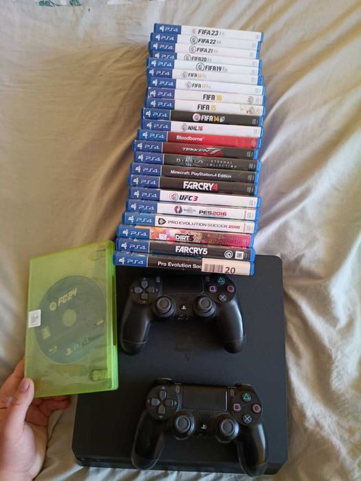 Konsola PS4 2 pady i 23 gry SPRZEDAM