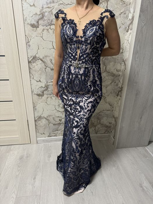 Випускна сукня у розмірі XS