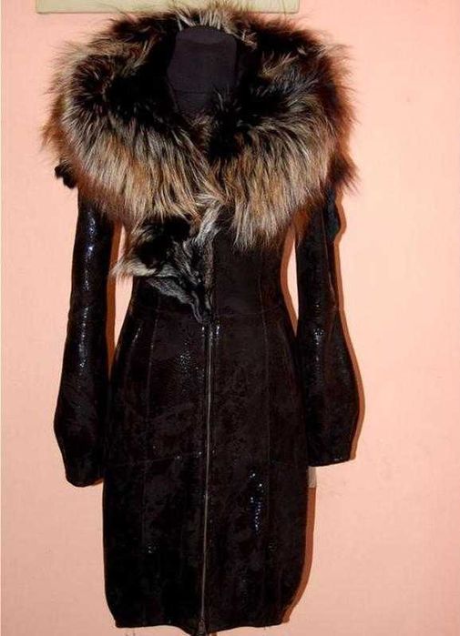 Нарядная,  теплющая натуральная дубленка с капюшоном! р 52-54