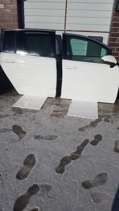 Drzwi Touran III (2015-) 5TA Białe