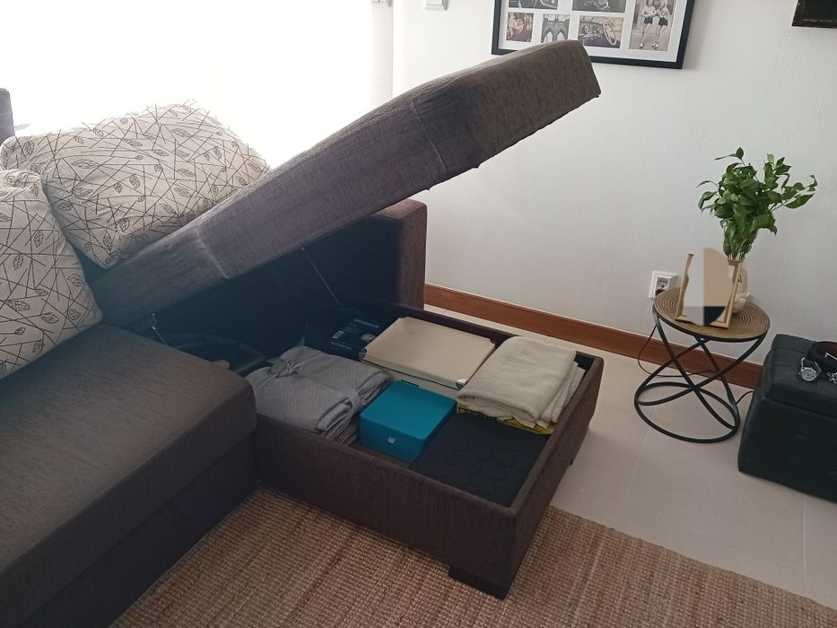 Sofá com cama e baú
