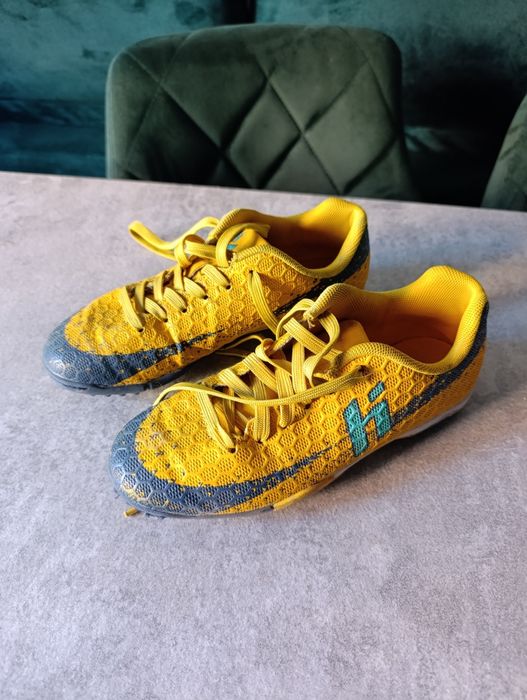Buty sportowe Huari rozm. 33 turfy na murawę