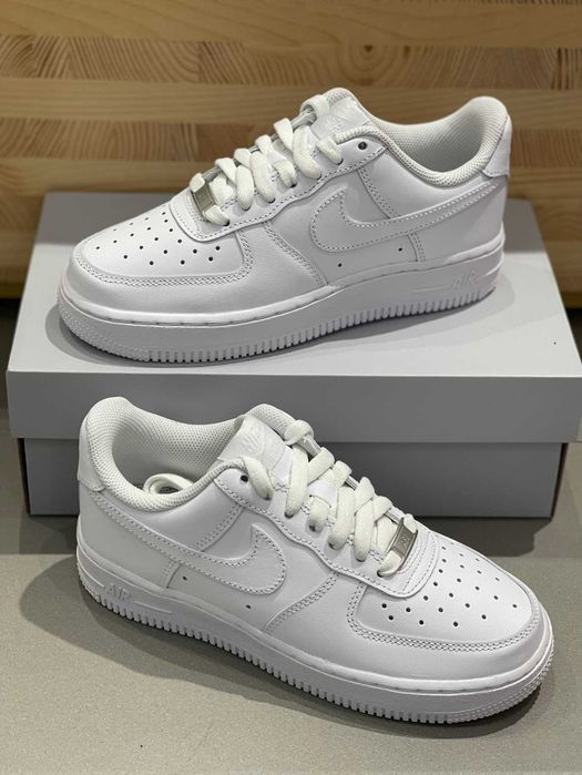 NIKE Air Force 1 07'Buty Sneakersy Sportowe r.42