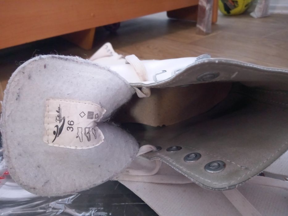 Коньки фігурні 36р