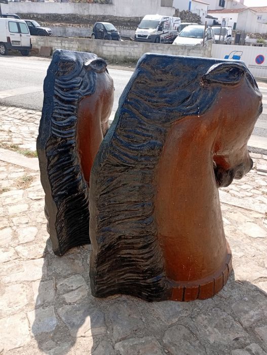 Base de mesa em forma de cabeça de cavalo