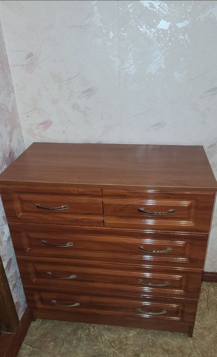 Дерев’яний комод