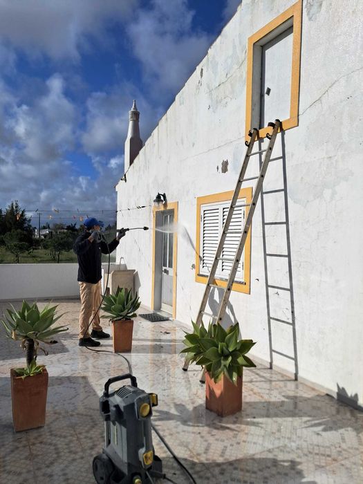 Pintura de interior e exterior.