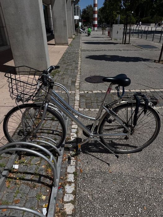 Bicicleta em bom estado à venda