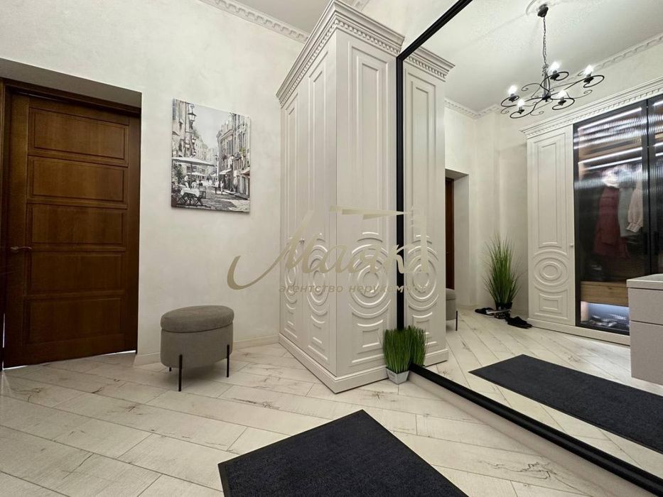 Крутий будинок з новим ремонтом в тихому місці.