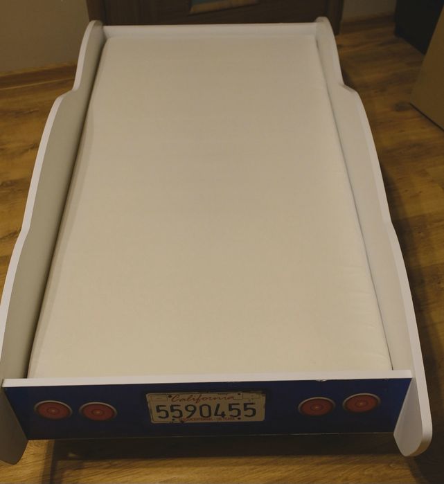 Łóżko auto 140 70 z materacem