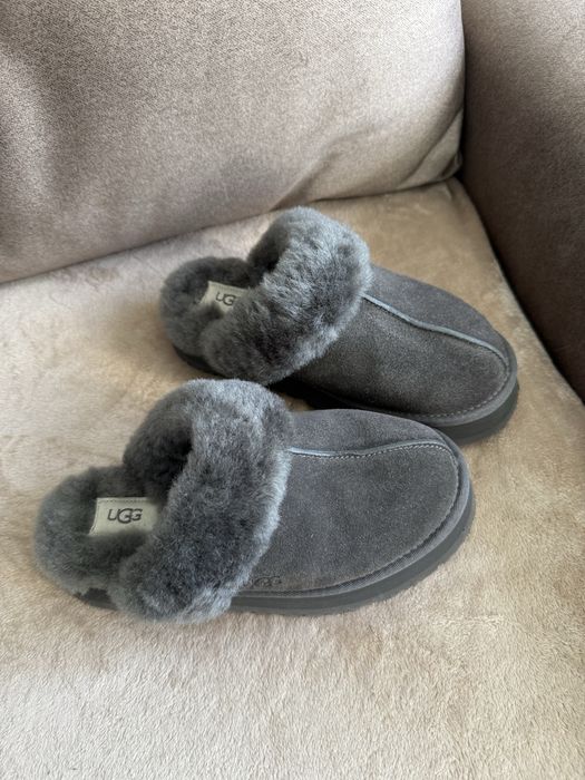 Сірі уги від UGG