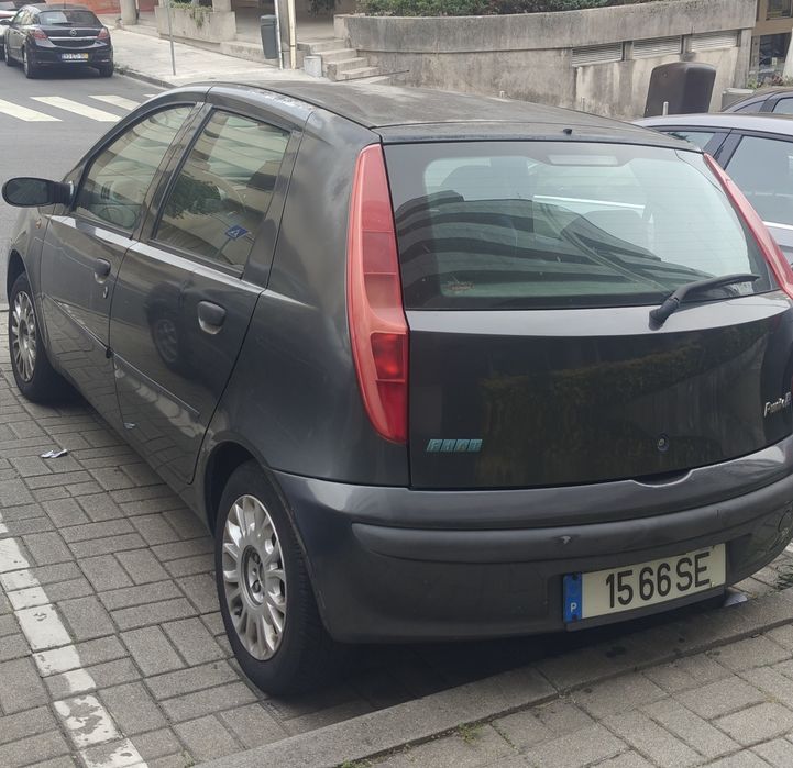 Fiat Punto 1.2 16V ELX (80cv) – Apenas 150.000 km | 5 Portas