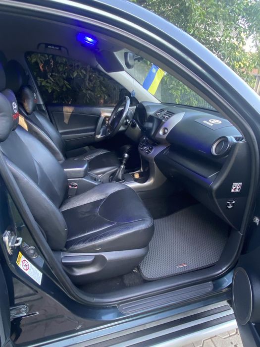 Toyota  RAV4 продам