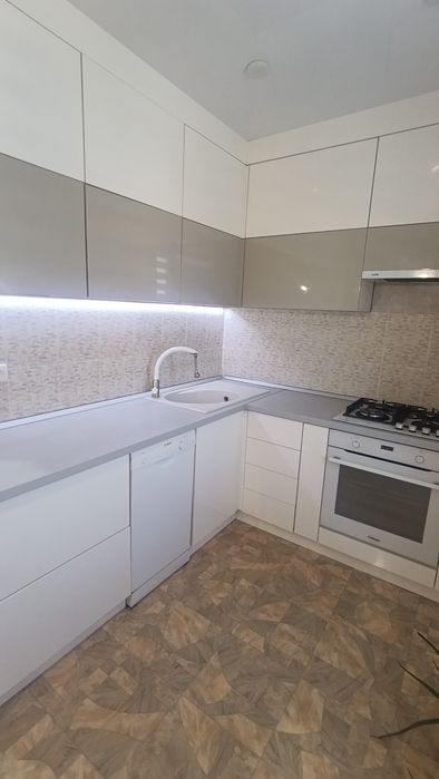 Продаж 3 кімн.кв 6/9 у Південному мкрні(центр)