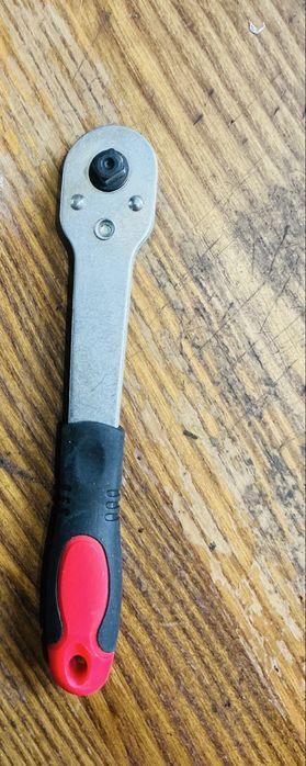 Зручна компактна трещотка 1/4 tousen нова