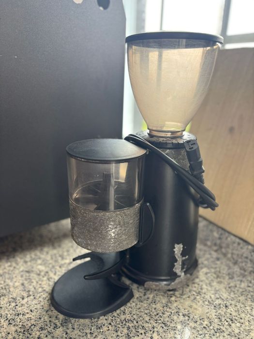 Máquina de café com Moinho
