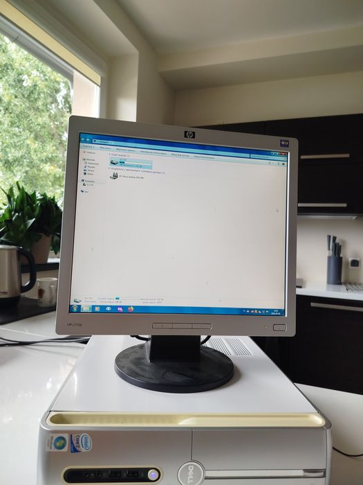 Komputer stacjonarny Dell z monitorem