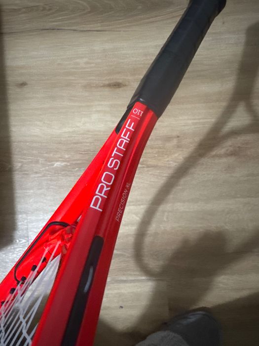 Raquete de tênis Wilson + capa Babolat + munhequeira