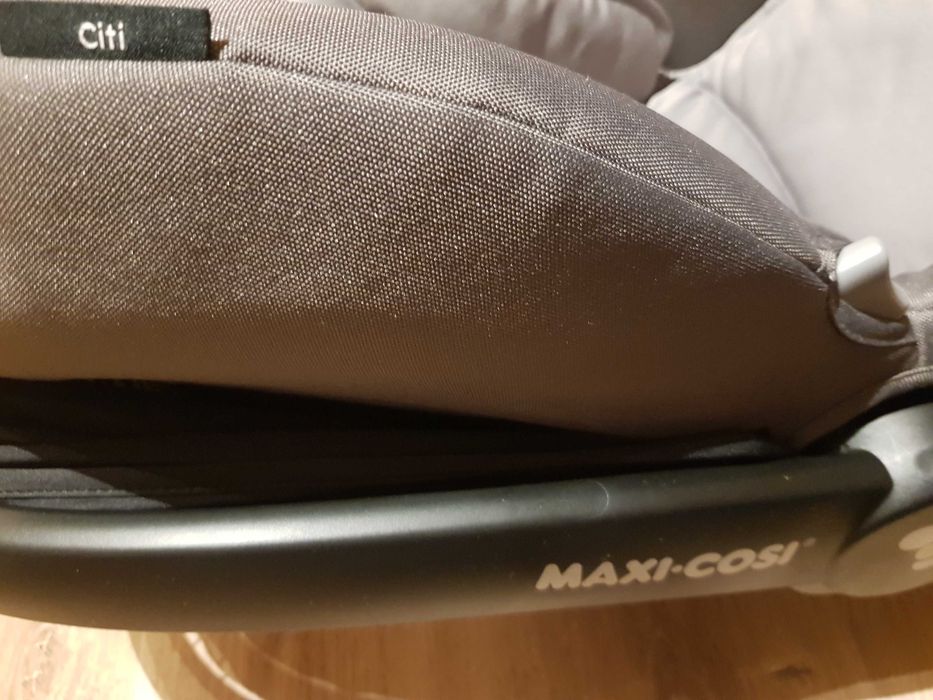 Nosidełko-fotelik samochodowy. Firma Maxi cosi. Do 10 kg.