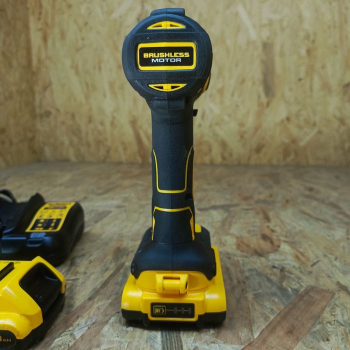 Zakrętarka dewalt dcf787