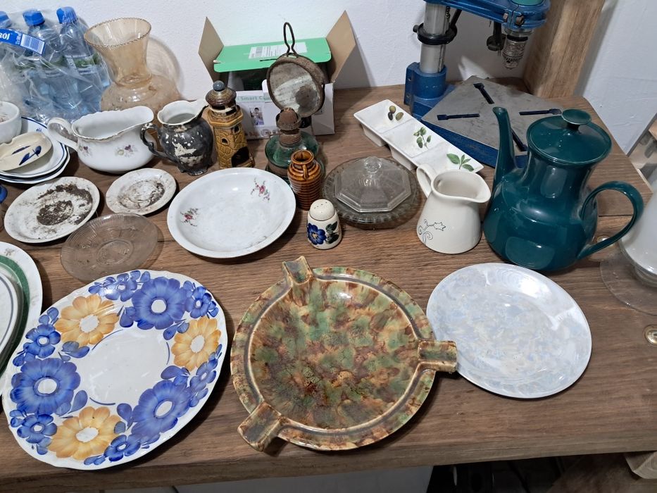 Porcelana, szkło, figurki, żyrandole, obrazy
