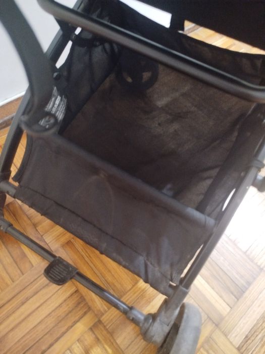 Carrinho de bebé compacto Momi Ofra