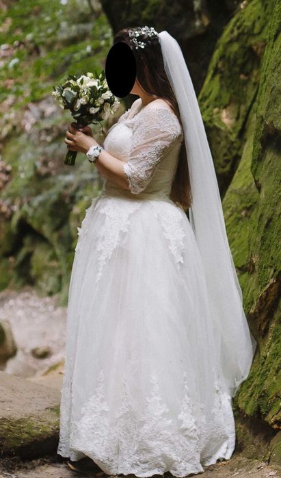 Koronkowa suknia ślubna