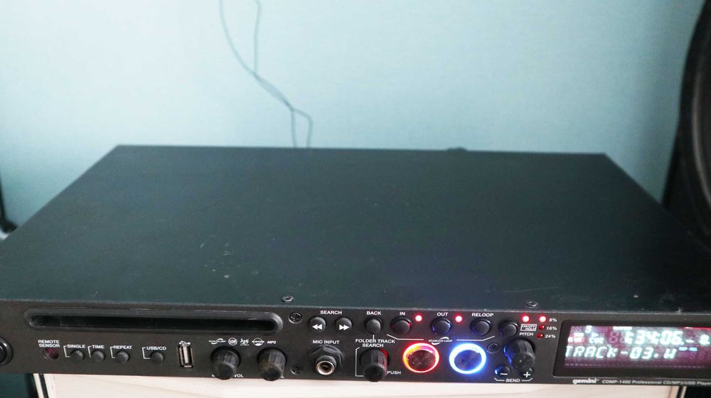CD проигрыватель Gemini CDMP-1500 mp3 плеер USB и Omnitronic CMP-101
