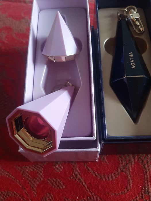 Жіночі брелкі для ключів.