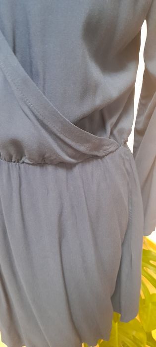 Granatowa sukienka na zakładkę